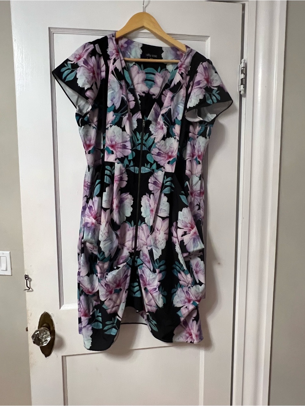 City Chic Floral Dress - Picture 2 of 7